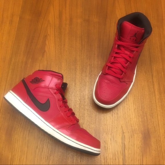 Jordan 1 mid gym red black patent Clearance